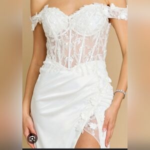 Chic Off-Shoulder White Lace Wedding Dress